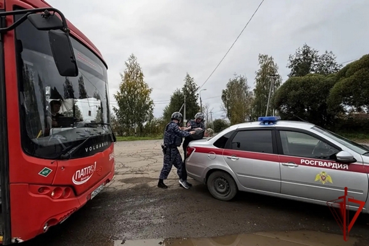 В Вологде сотрудники вневедомственной охраны Росгвардии отработали действия по обеспечению безопасности на транспорте