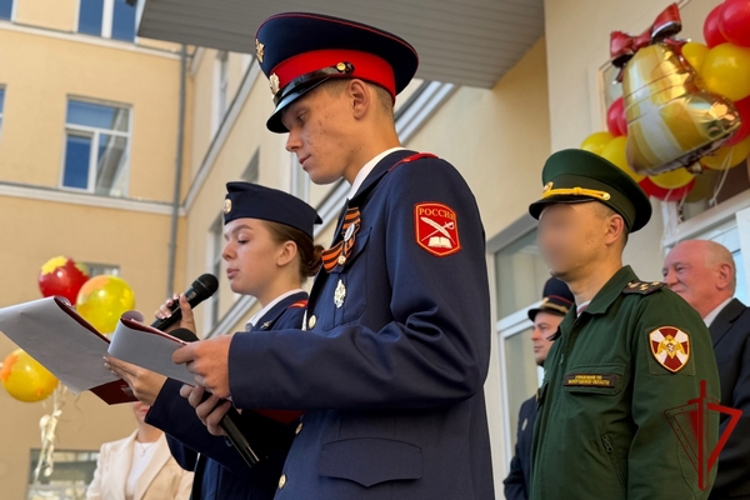 В Вологодской области росгвардейцы поздравили учеников подшефных школ с Днем знаний