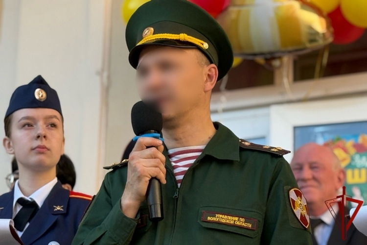 В Вологодской области росгвардейцы поздравили учеников подшефных школ с Днем знаний