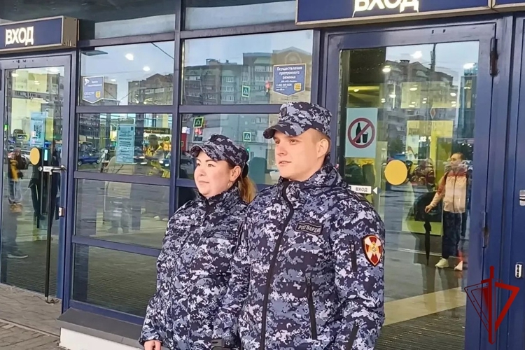 В Вологодской области росгвардейцы обеспечили безопасность хоккейного и футбольного матчей