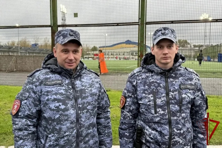В Вологодской области росгвардейцы обеспечили безопасность хоккейного и футбольного матчей