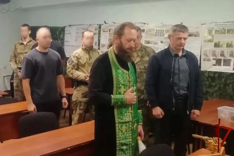 Сотрудники СОБР «Дружина» Росгвардии провели встречу с представителем Вологодской епархии