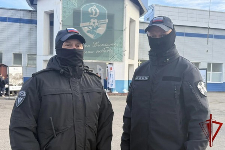 В Вологодской области росгвардейцы обеспечили безопасность хоккейного и футбольного матчей