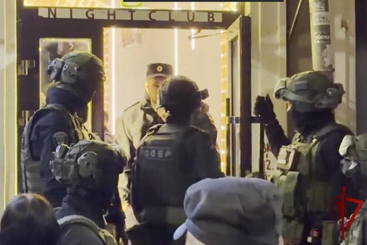 В Вологде при силовой поддержке сотрудников СОБР Росгвардии прошли рейды по увеселительным заведениям