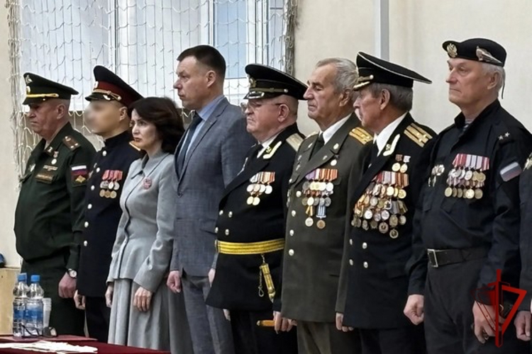 В Вологде руководство и ветераны Росгвардии приняли участие в церемонии посвящения в кадеты подшефной школы