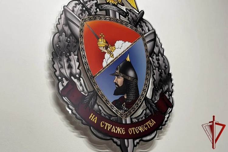 В Вологде молодым сотрудникам СОБР в профессиональный праздник вручены береты