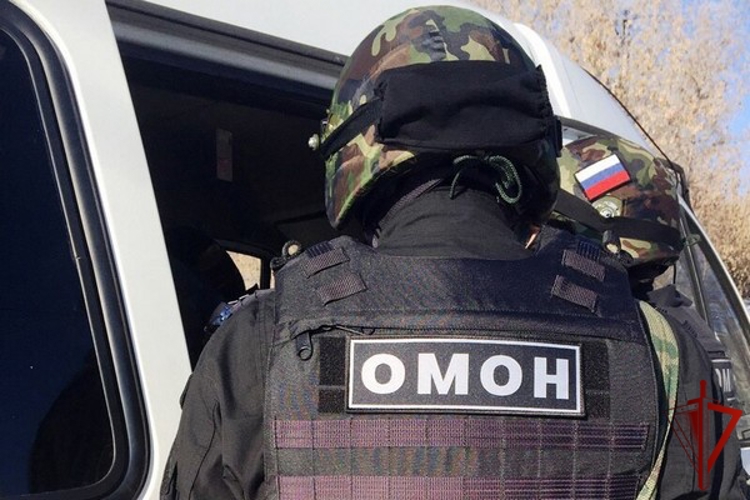 Сотрудники ОМОН «Титан» в Вологодской области оказали поддержку в проведении рейда по противодействию незаконной миграци